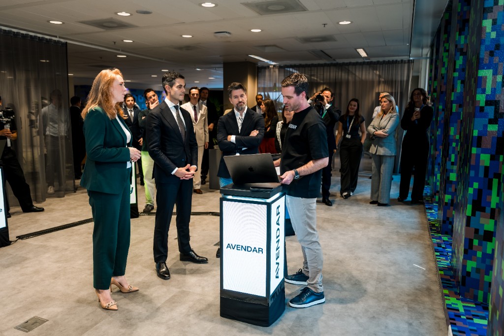 Minister-president Rob Jetten en staatssecretaris Willemijn Aerdts tijdens de Bibob-demonstratie in AI House Amsterdam.